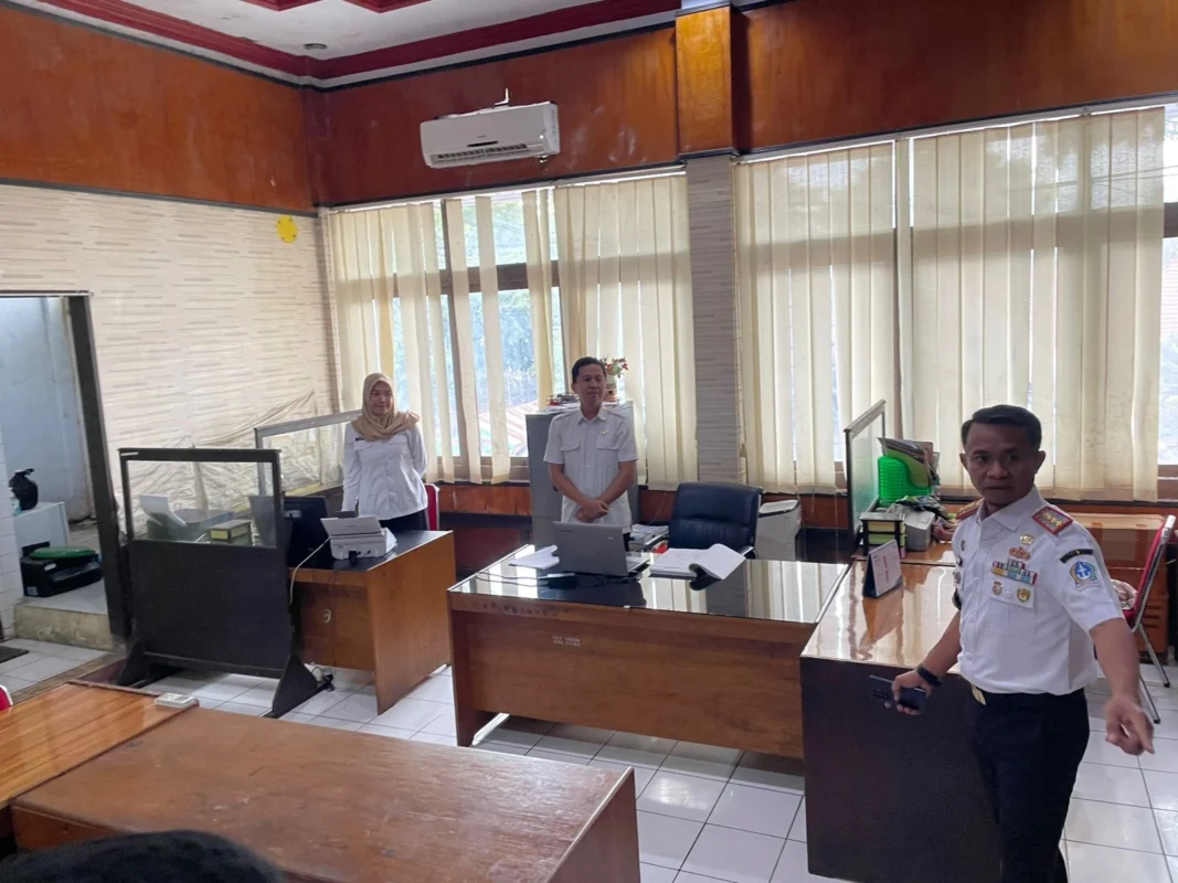 Bupati Bone Andi Asman Sulaiman sidak ke sejumlah ruangan di Kantor Bupati Bone, Rabu (22:4:2026)