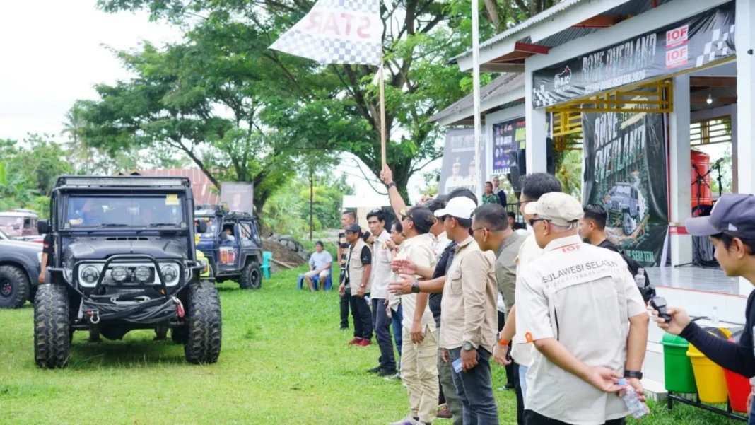 Bupati Bone, H Andi Asman Sulaiman, secara resmi membuka event Off Road Jelajah Bone Selatan, Jumat (3:4:2026)