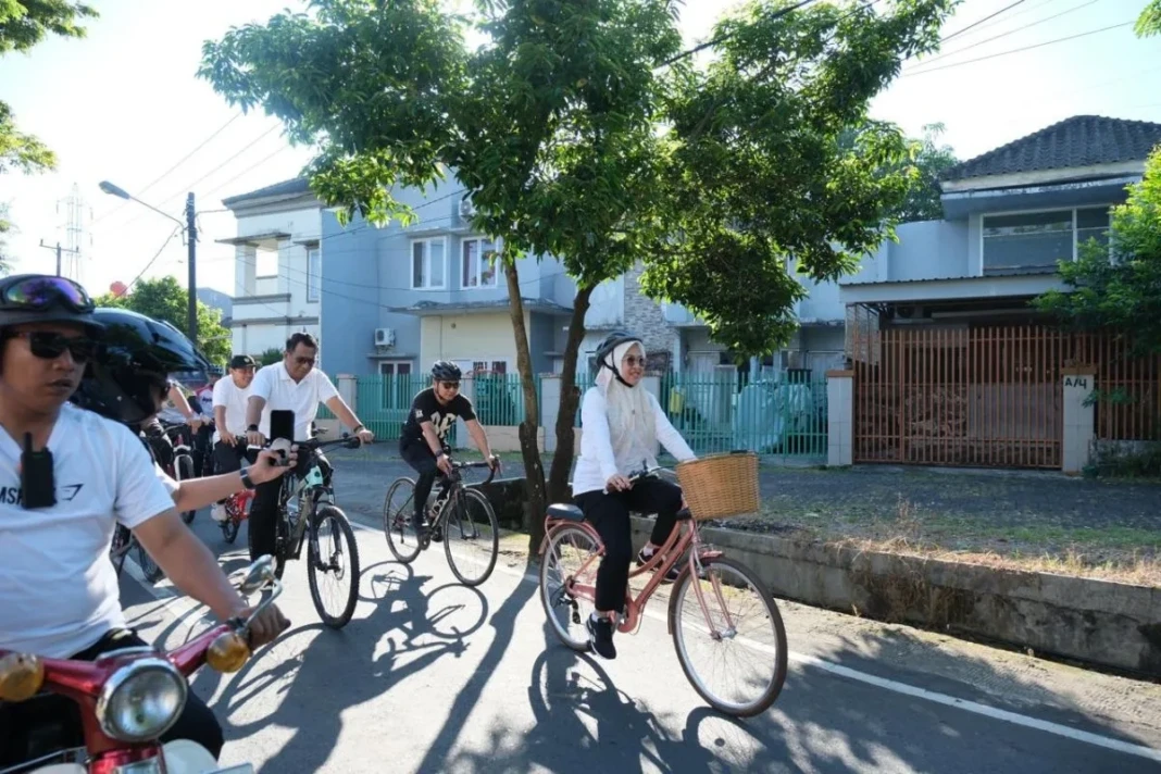 Bupati Gowa Sitti Husniah Talenrang mengajak ASN bersepeda sebagai upaya penghematan energi