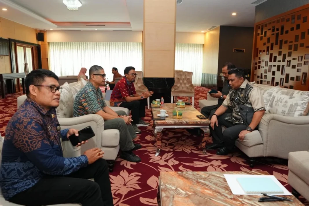 Diskominfo SP Sulsel menerima kunjungan konsultasi Komisi III DPRD Kabupaten Luwu Timur di Baruga Lounge Kantor Gubernur Sulsel membahas pemetaan di wilayah blank spot