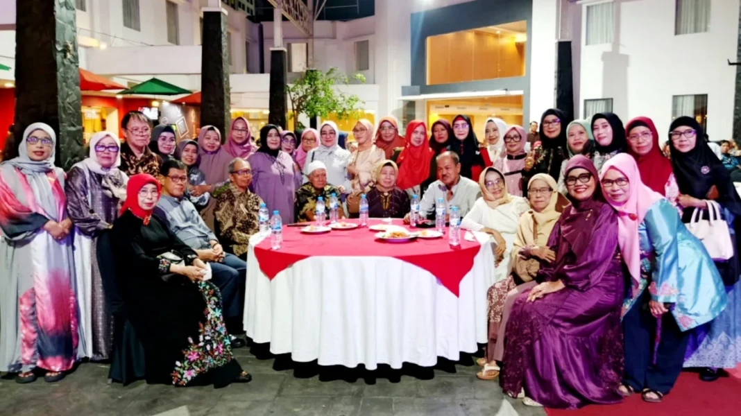 Halalbihalal Alumni SMANSA 82 di Hotel Swiss-Belinn, Makassar, Minggu (194).