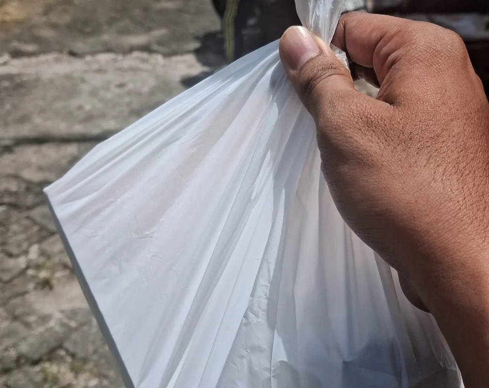 Ilustrasi kantong plastik