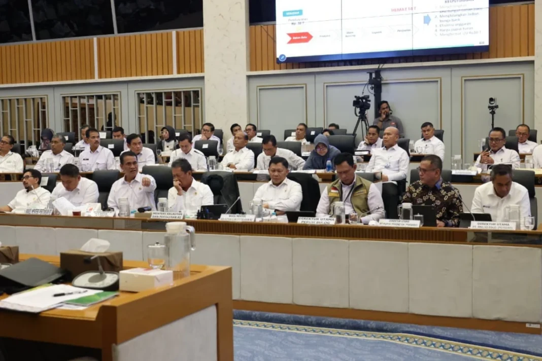 Rapat Kerja dan Rapat Dengar Pendapat Komisi IV DPR RI dengan Mentan, Kepala BAPANAS, Menteri KKP, DIRUT BULOG, PT PUPUK dan RNI di Gedung Nusantara, Senayan, Jakarta, Selasa (7/4/2026).