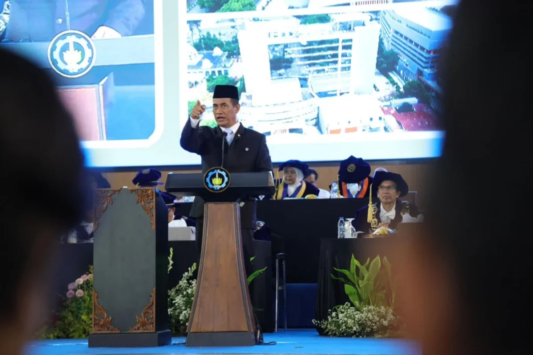 Mentan Amran usai menghadiri wisuda ITS, Surabaya, Jawa Timur, Minggu (19/4/2026).