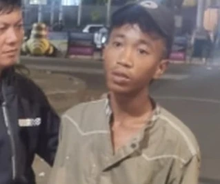 jukir-inisial-s-kanan-palak-pengendara-di-pelabuhan-makassar-1775372063078_169