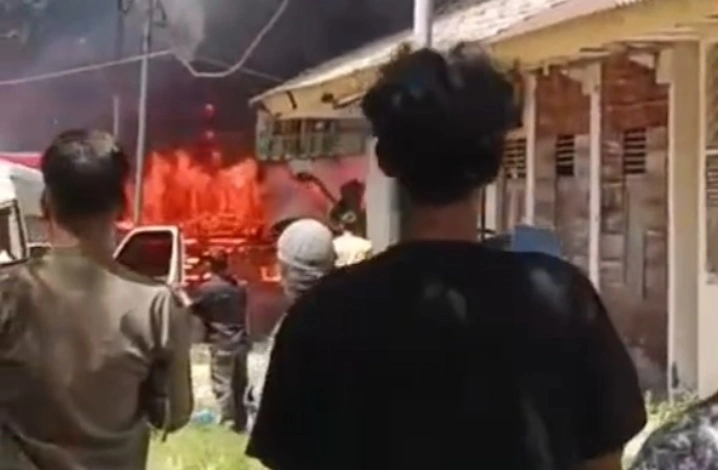 Kebakaran di sekitar RSUD Andi Djemma, Masamba.