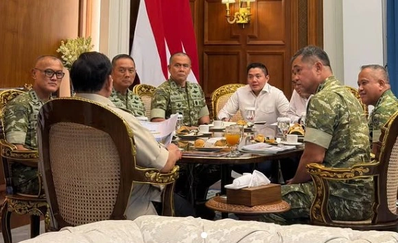Kedatangan KSAD beserta jajaran untuk memberi laporan ke Presiden Prabowo di Istana Merdeka