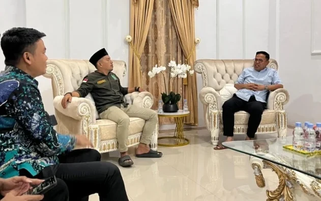 Ketua DPC PKB, Umardin melakukan silaturahmi dengan Wakil Bupati Bone, H Andi Akmal Pasluddin, Senin malam (13:4:2026)