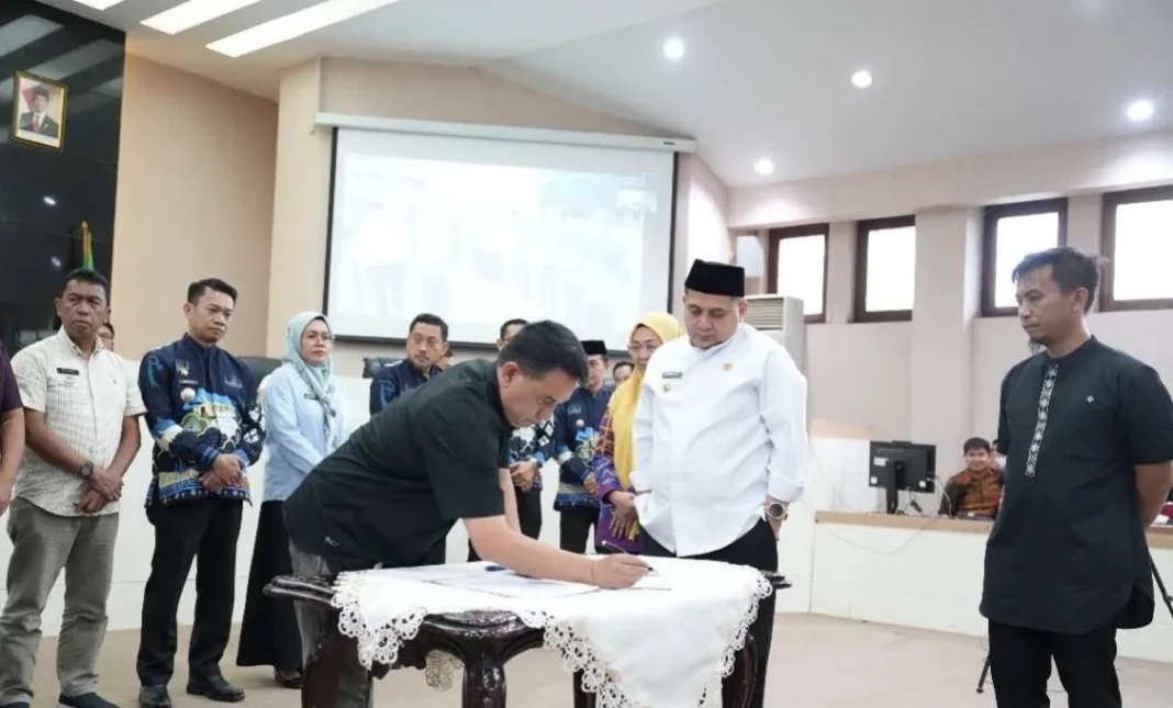 Komitmen bersama seluruh camat di Kota Makassar untuk menghentikan praktik pembuangan terbuka ke sistem sanitary landfill