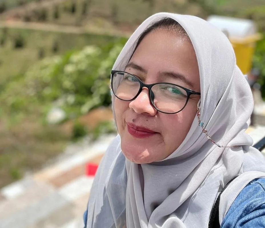 Mantan Sekretaris CEO PSM, Shesie Erisoya. Foto IG Erisoya_JRM