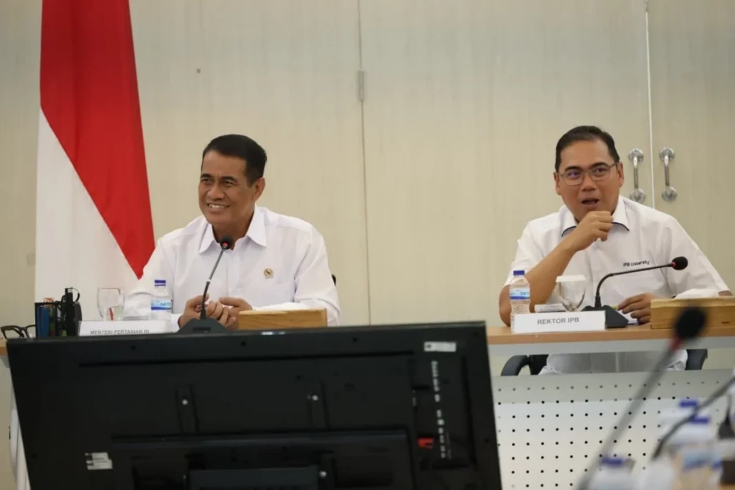 mentan-amran-dukung-inovasi-pakan-ayam-probiotik-ipb-siap-dibawa-ke-presiden-jika-capai-target