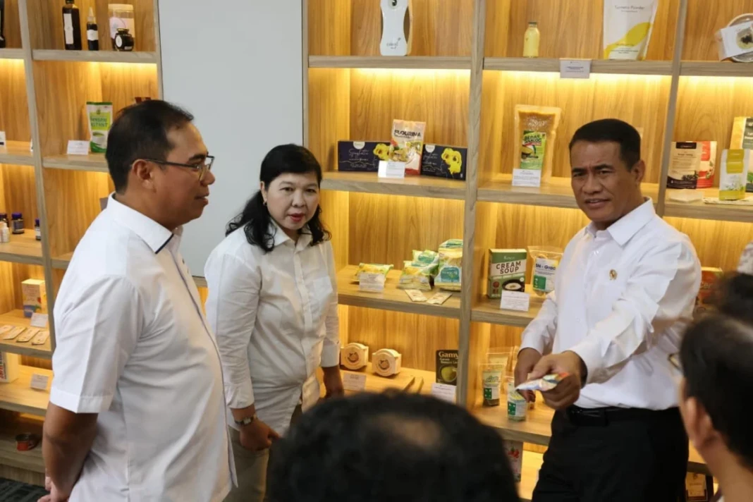 Menteri Pertanian Andi Amran Sulaiman mengunjungi Science Techno Park IPB, Bogor, Kamis (9:4:2026)