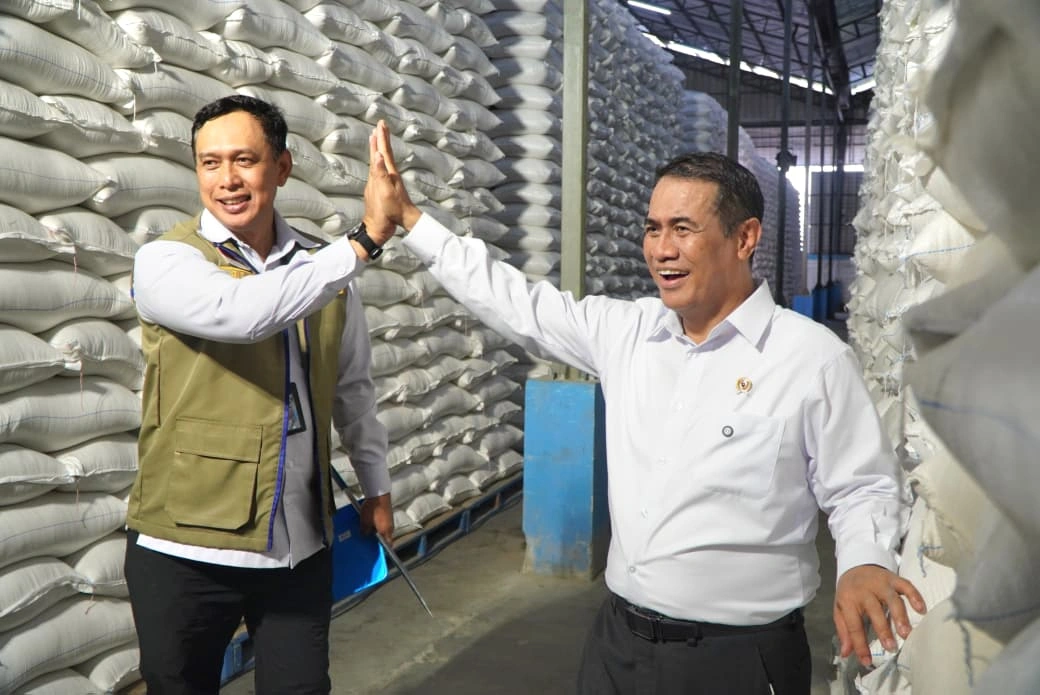 Menteri Pertanian Andi Amran Sulaiman tos dengan Letnan Jenderal TNI (Purn) Dr. Ahmad Rizal Ramdhani S.Sos, SH. M.Han