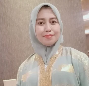 Nurwahidah, SE., orang tua siswa SMAN 8 Makassar