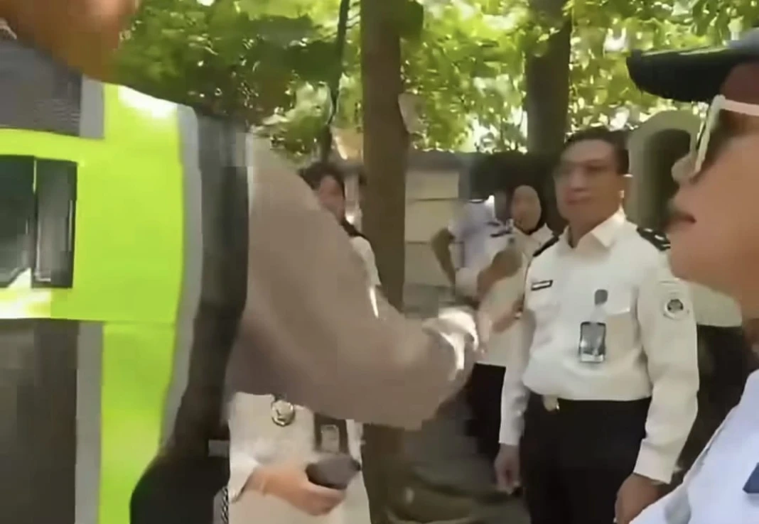 Pegawai Bapas dan petugas Dishub cekcok usai penertiban parkir di 