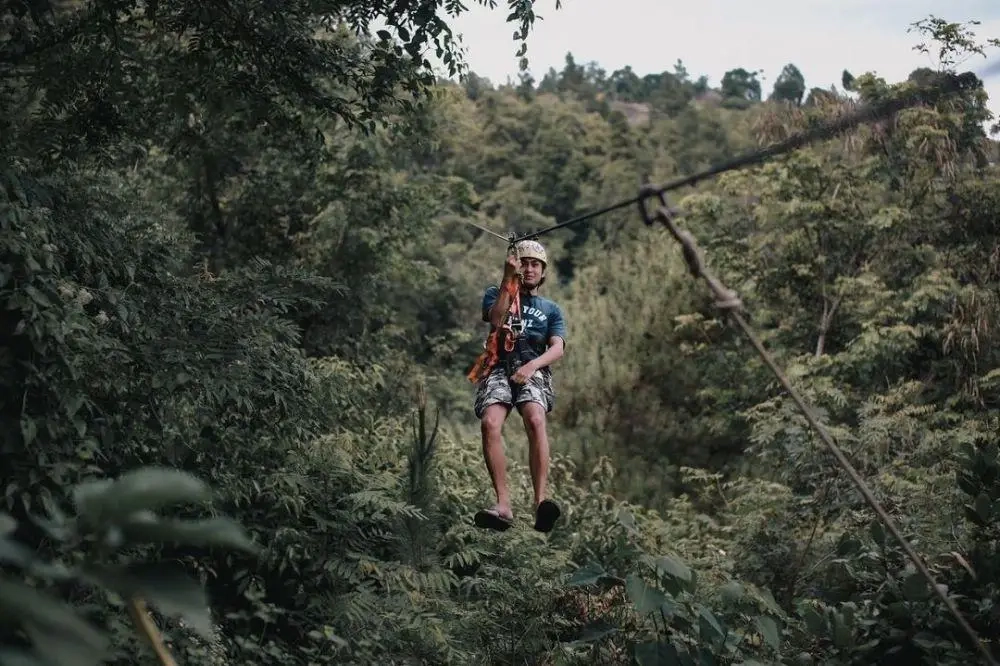 Pemandangan saat bermain flying fox di Dante Pine