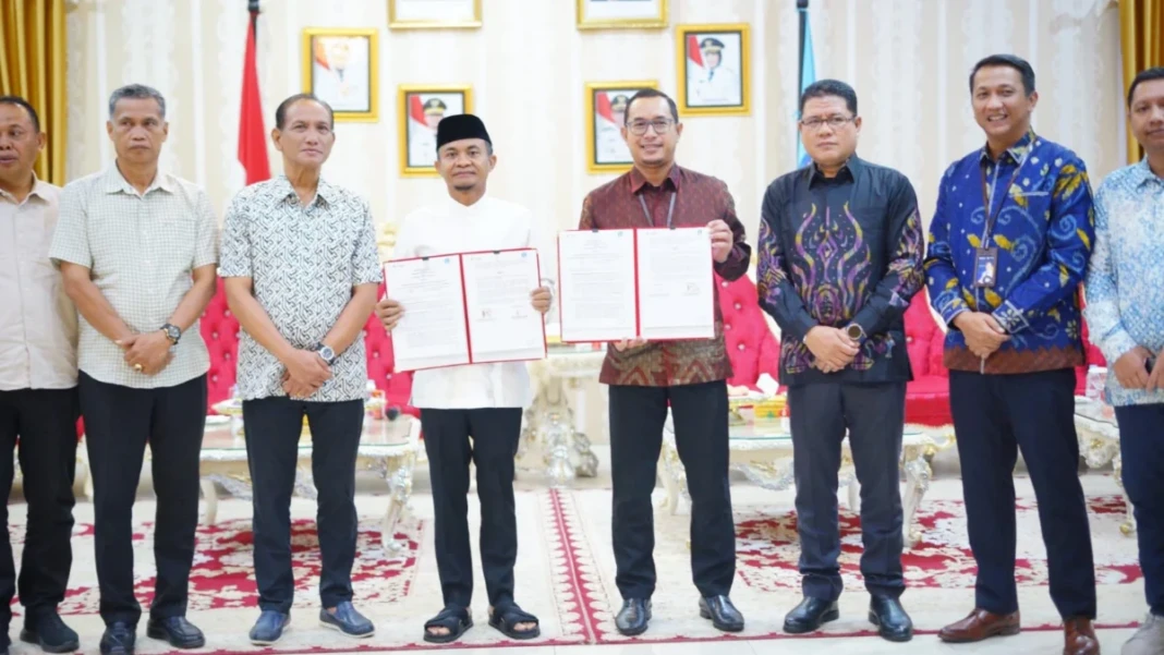 Penandatanganan kerja sama antara Pemkab Bone dan Askrindo