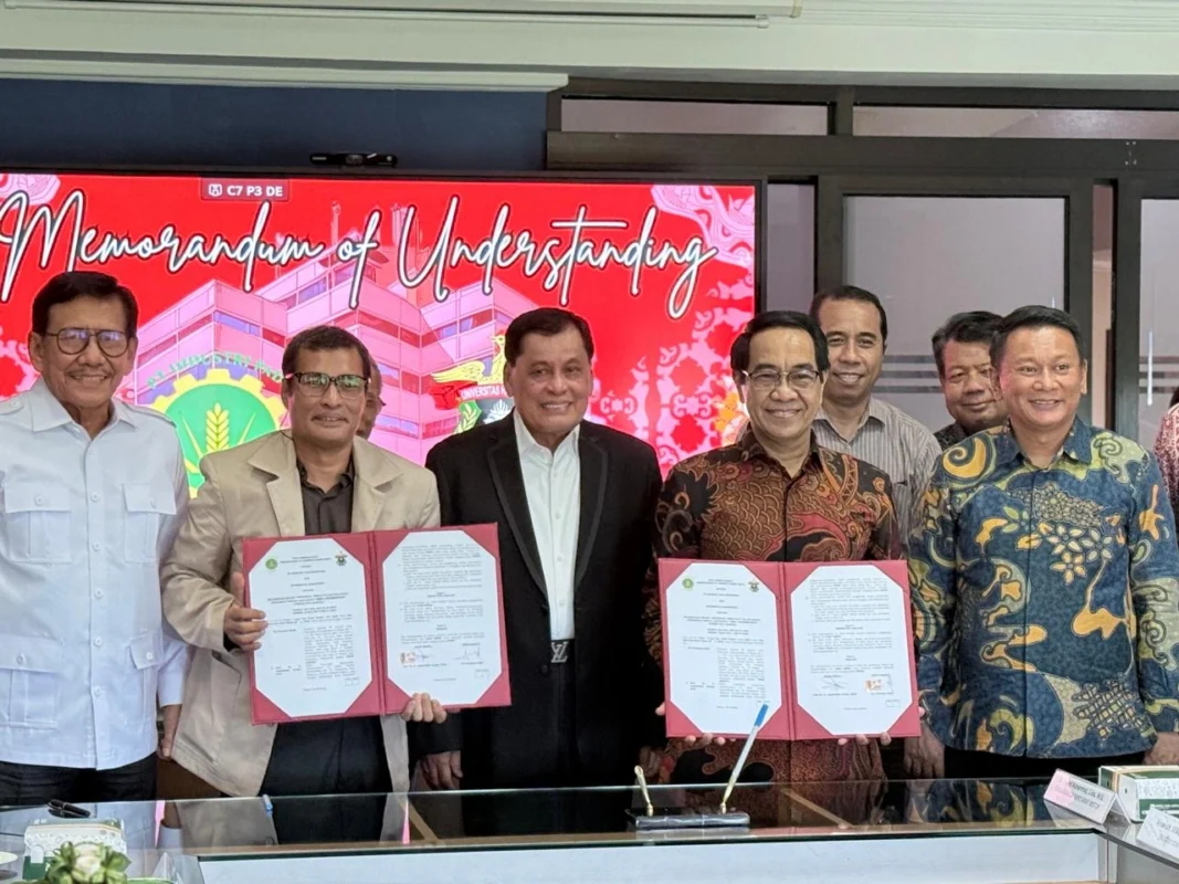 Penandatanganan MoU antara Unhas dan PT Industri padi Nusantara di Ruang Rapat Rektor Unhas
