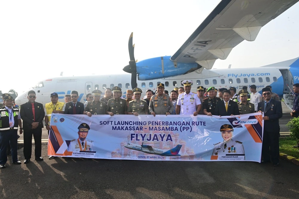 Penerbangan Masamba-Makassar pulang-pergi resmi dibuka