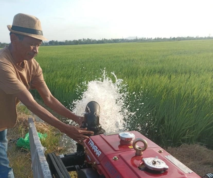 Penggunaan pompa air untuk hadapi kekeringan