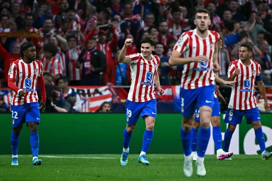 Penyerang Atletico Madrid merayakan gol pada laga leg pertama semifinal Liga Champions antara Atletico Madrid dan Arsenal