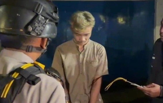 Polisi mengamankan sejumlah pemuda bersenjata busur panah yang terlibat balap liar diu Jalan Latimojong, Makassar.