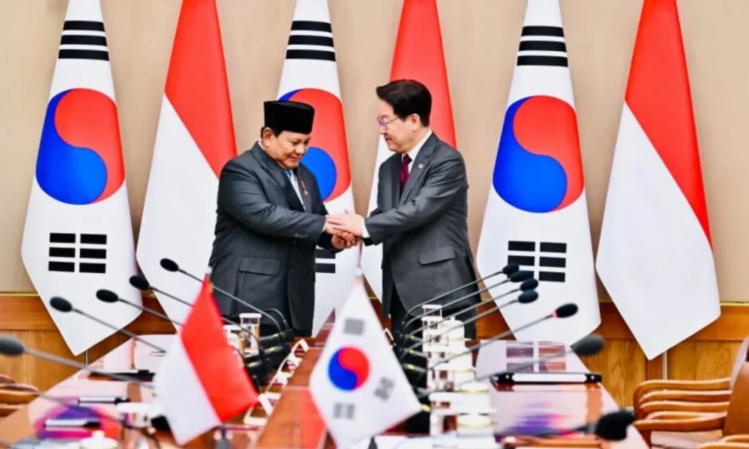 Presiden Indonesia Prabowo Subianto dan Presiden Korea Selatan Lee Jae Myung di Istana Kepresidenan Korea Selatan Blue House, Rabu