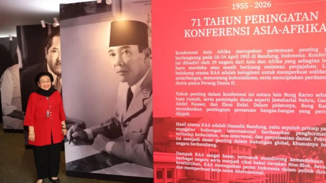 Presiden Ke-5 RI sekaligus Ketua Umum PDIP Megawati Soekarnoputri menghadiri peringatan 71 tahun Konferensi Asia Afrika di Sekolah Partai PDIP, Jakarta, Sabtu (18/4/2026).