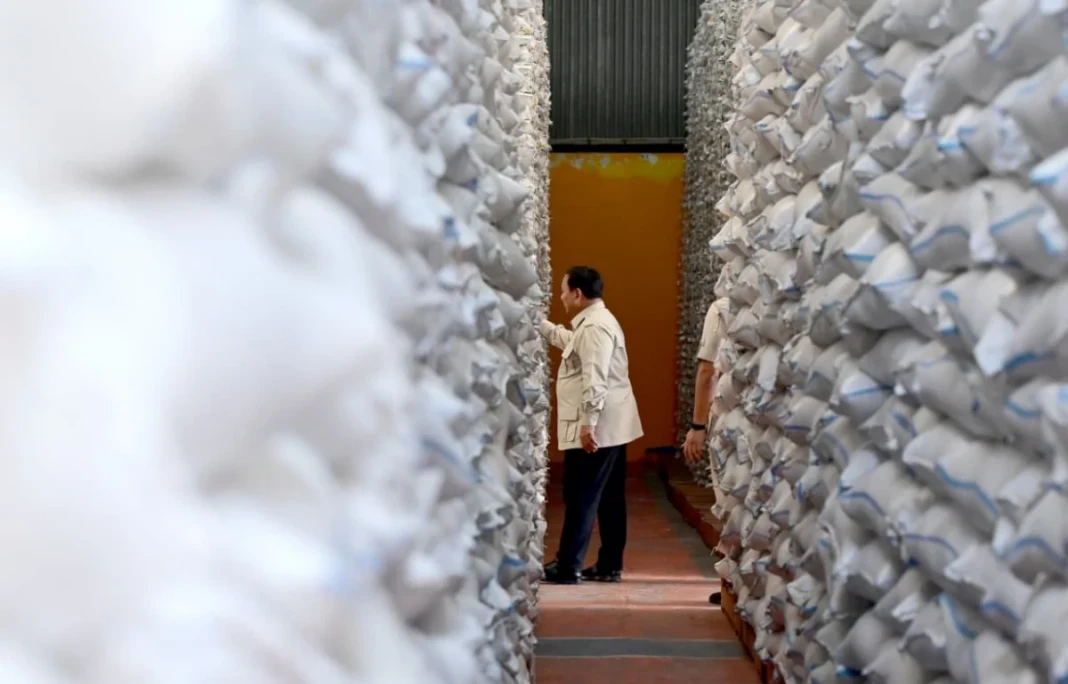 Presiden Prabowo meninjau langsung kesiapan pangan di Gudang Bulog Danurejo