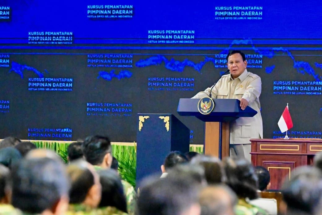 Presiden Prabowo menyampaikan arahan di depan ketua DPRD se-Indonesia