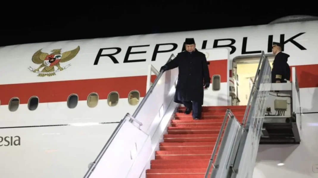 Presiden Prabowo Subianto tiba di Paris, Prancis, Senin (13/4/2026) malam waktu setempat. Ia dijadwalkan bertemu Presiden Prancis Emmanuel Macron. (Bakom RI)