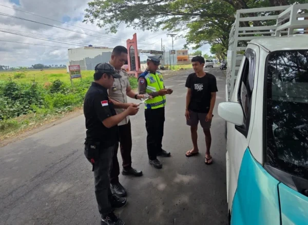 Satuan Lalu Lintas (Satlantas) Polres Bone bersama Samsat Bone menggelar operasi lintas sektoral penertiban Pajak Kendaraan Bermotor (PKB) dan Sumbangan Wajib Dana Kecelakaan Lalu Lintas Jalan (SWDKLLJ), Kamis (1642026).