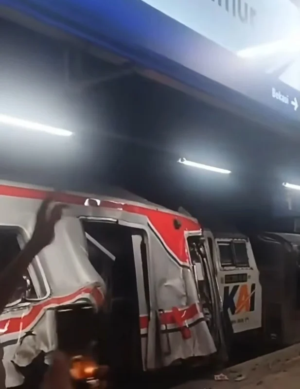 Update kecelakaan KA Argo Bromo Anggrek vs KRL di Stasiun Bekasi Timur. dok/tangkapanlayar