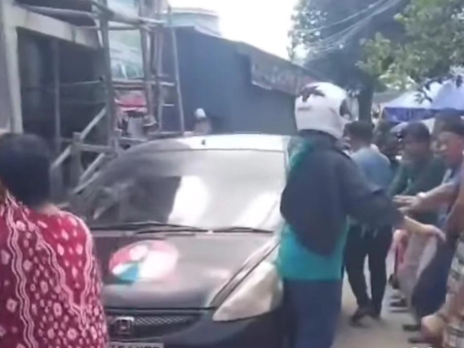 Seorang anak dilindas mobil saat sedang bermain. di Makassar Dokumentasi warga.