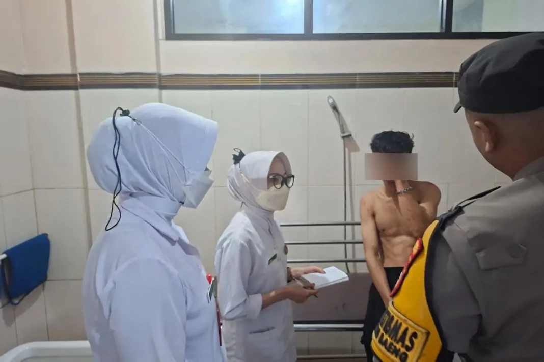 Seorang pelaku begal dari bulan-bulanan warga di Kecamatan Manggala, Kota Makassar,