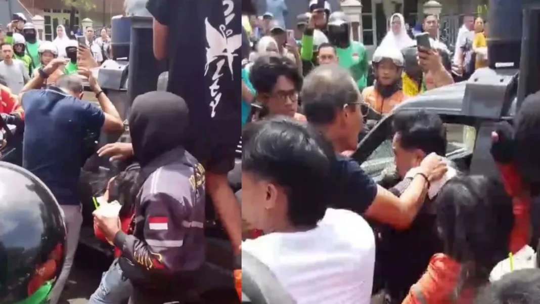 Seorang pria berinisial D (29) diamankan aparat kepolisian usai diduga melakukan penganiayaan terhadap seorang pengemudi ojek online (ojol) perempuan berinisial R (30) di Makassar.