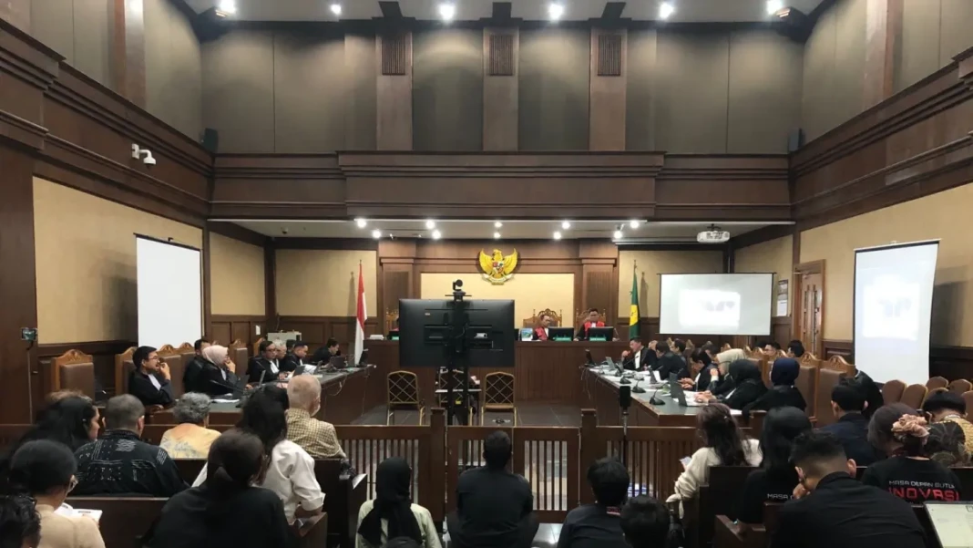 Sidang lanjutan kasus dugaan korupsi pengadaan Chromebook dengan terdakwa Nadiem Anwar Makarim, mantan Mendikbud Ristek. Sidang tersebut berlangsung secara virtual karena saksi diperiksa melalui Zoom Meeting.