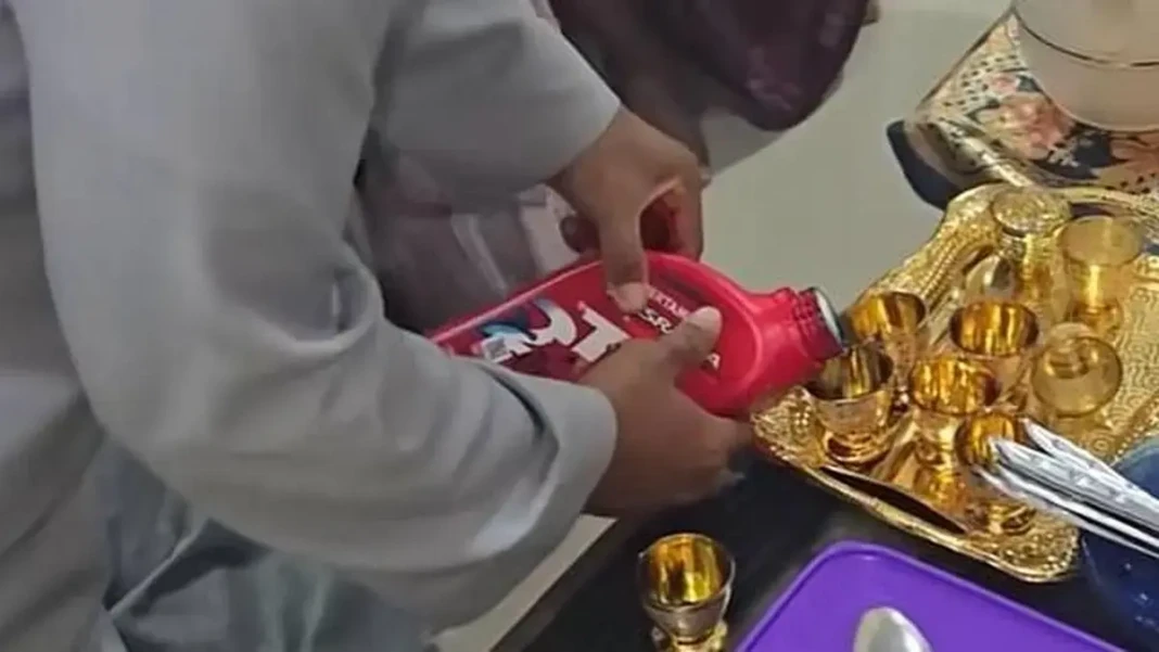 Video viral minum oli.