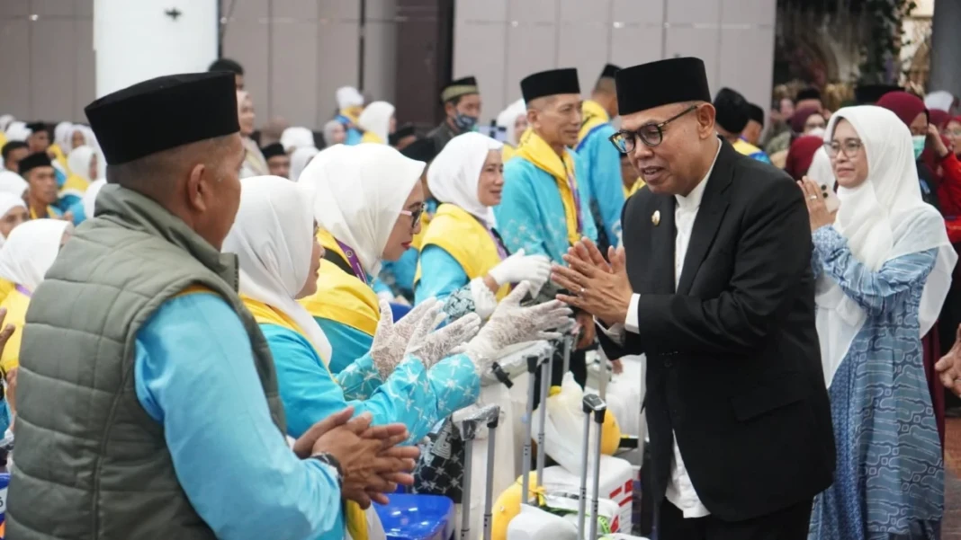 Wakil Bupati Andi Akmal Pasluddin resmi melepas 387 calon jamaah haji asal Kabupaten Bone