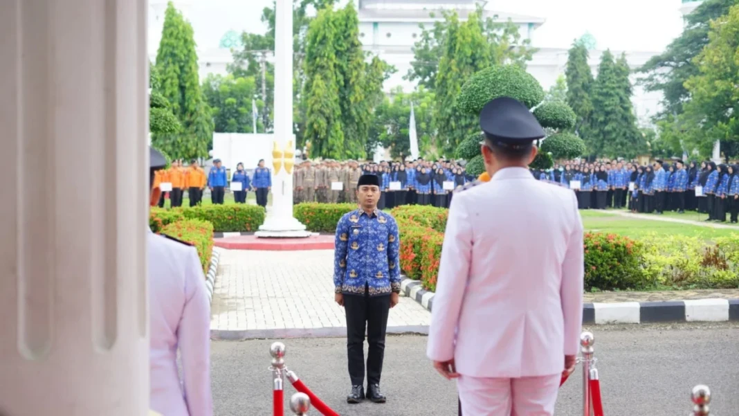 Wakil Bupati Bone Andi Akmal Pasliddin memimpin upacara Hari Otonomi Daerah 2026 di Watampone, Senin (27:4:2026)