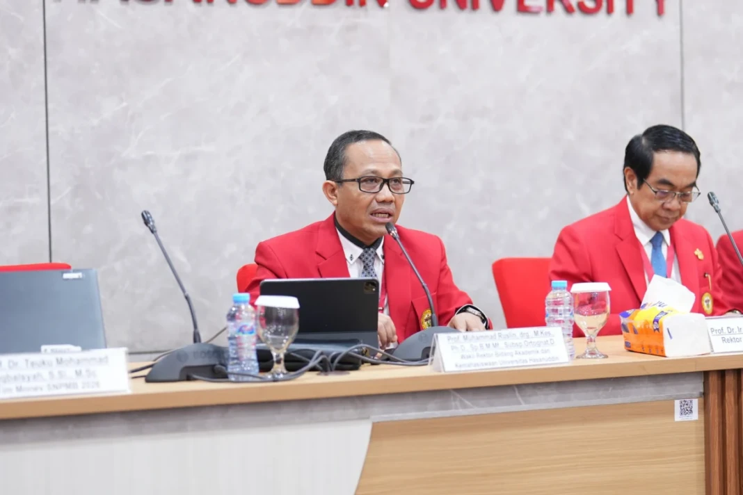 Wakil Rektor Bidang Akademik dan Kemahasiswaan Unhas, Prof Muhammad Ruslin bersama Rektor Prof Jamaluddin Jompa