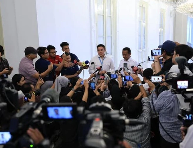 Wawancara wartawan bersama Menteri ESDM Bahlil Lahadalia usai bertemu Presiden Prabowo