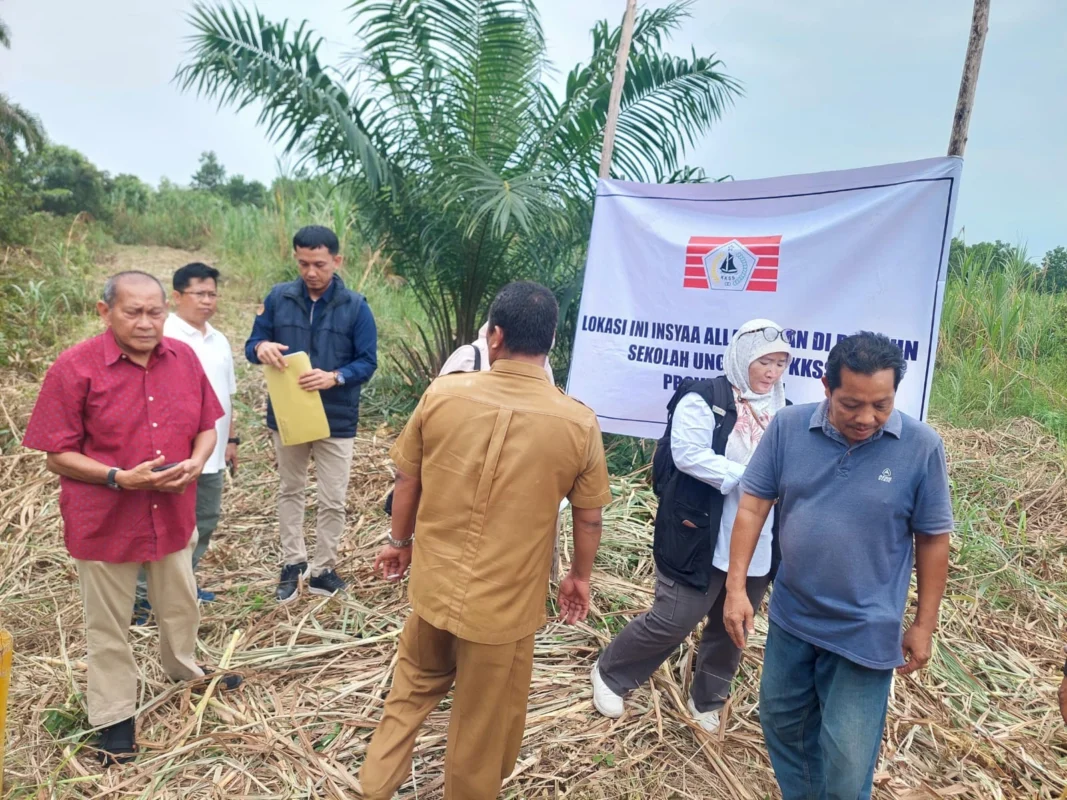 Kunjungan tim direktorat SMA Kemendikdasmen ke lokasi proyek Sekolah Unggulan KKSS