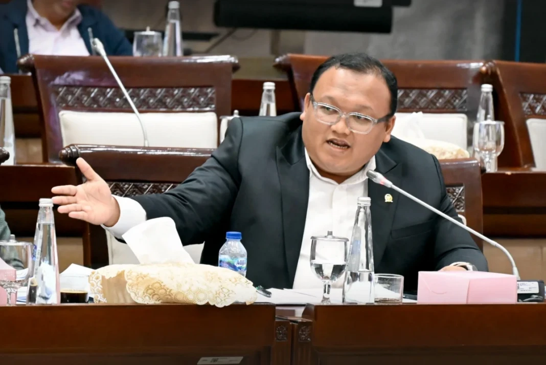 Anggota Komisi XI DPR RI Muhammad Kholid saat Rapat Kerja Komisi XI DPR RI dengan Gubernur Bank Indonesia terkait Laporan Kinerja Bank Indonesia Tahun 2025