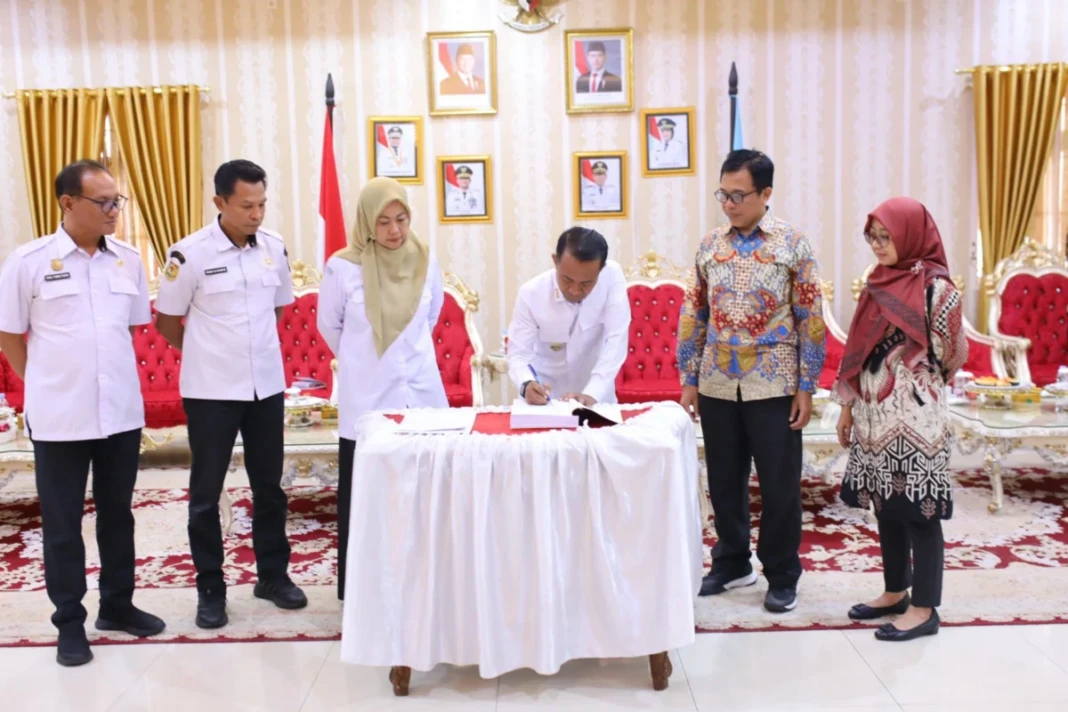 Bupati Bone Andi Asman Sulaiman hadir dalam exit meeting pemeriksaan laporan keuangan.