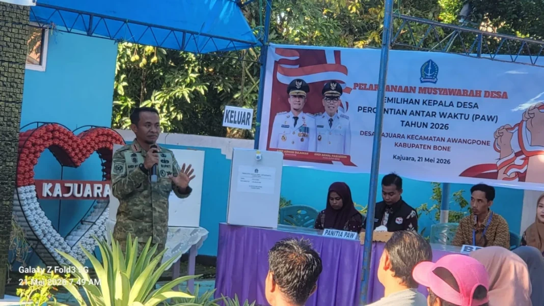 Bupati Bone, H Andi Asman Sulaiman turun memantau jalannya pelaksanaan Pilkades antar waktu di salah satu desa di Kecamatan Awangpone, Kamis (21:5:2026)