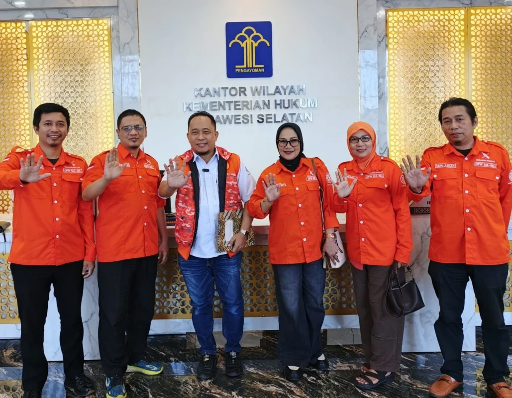 Dewan Pimpinan Wilayah (DPW) Partai Gerakan Rakyat (PGR) Sulawesi Selatan resmi mengantongi Surat Keterangan Terdaftar (SKT) dari Kantor Wilayah Kementerian Hukum Provinsi Sulawesi Selatan, Selasa