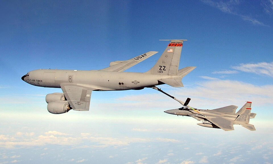 KC-135 Stratotanker dilaporkan hilang dari radar di wilayah Qatar pada 6 Mei 2026 setelah mengirim kode darurat 7700.