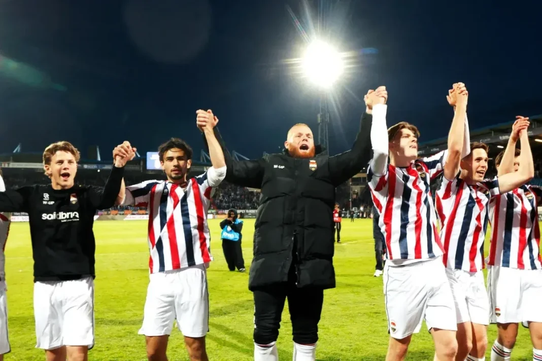 FC Volendam meraih kemenangan penting 2-1 atas Willem II pada leg pertama final playoff Eredivisie.