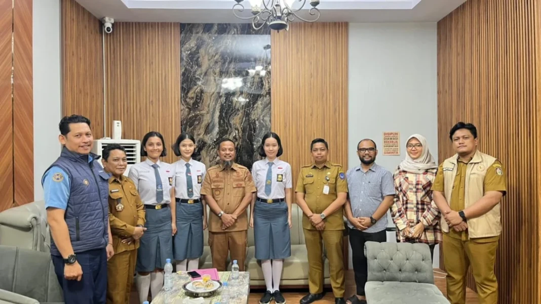 Gubernur Sulawesi Selatan Andi Sudirman Sulaiman menemui peserta seleksi Paskibraka di Rujab Gubernur